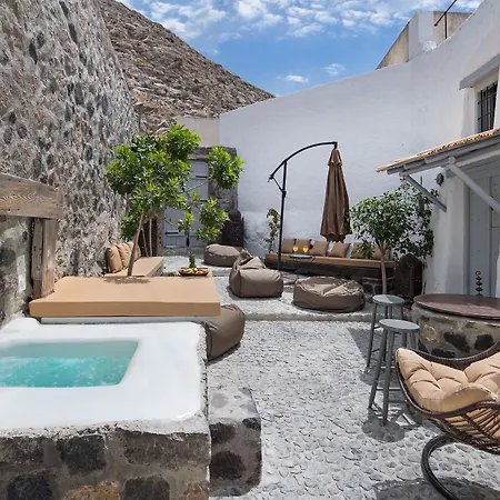Dandy Cave * Emporio (Santorini)