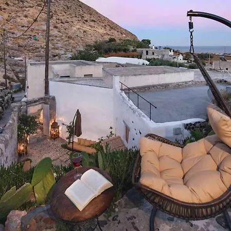 Dandy Cave * Emporio (Santorini)