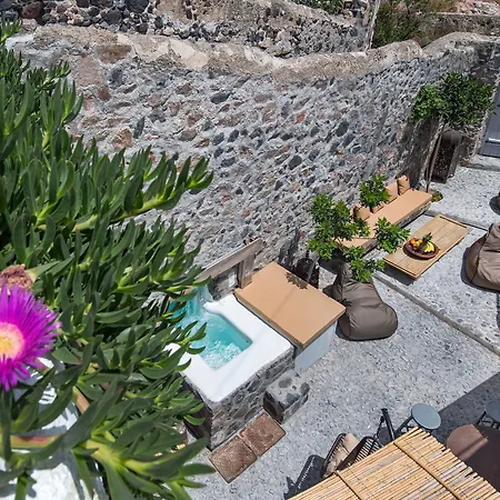 Dandy Cave * Emporio (Santorini)