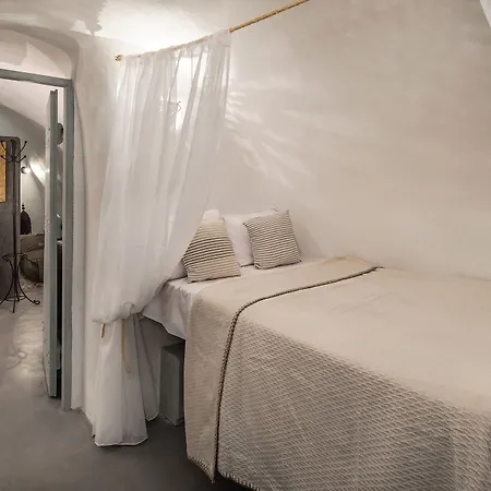 Dandy Cave Villa Emporio (Santorini)